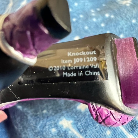 💜 Lorraine Vail Just the Right Shoe by Raine Willittis Designs - Picture 3 of 3